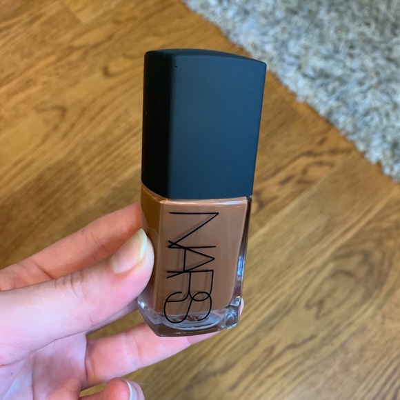 NARS Sheer Glow Foundation Namibia Dark 4